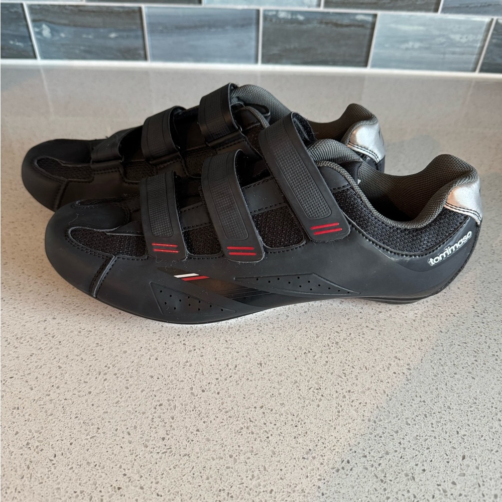 Sleek Black and Silver Athletic Shoes with Adjustable Straps